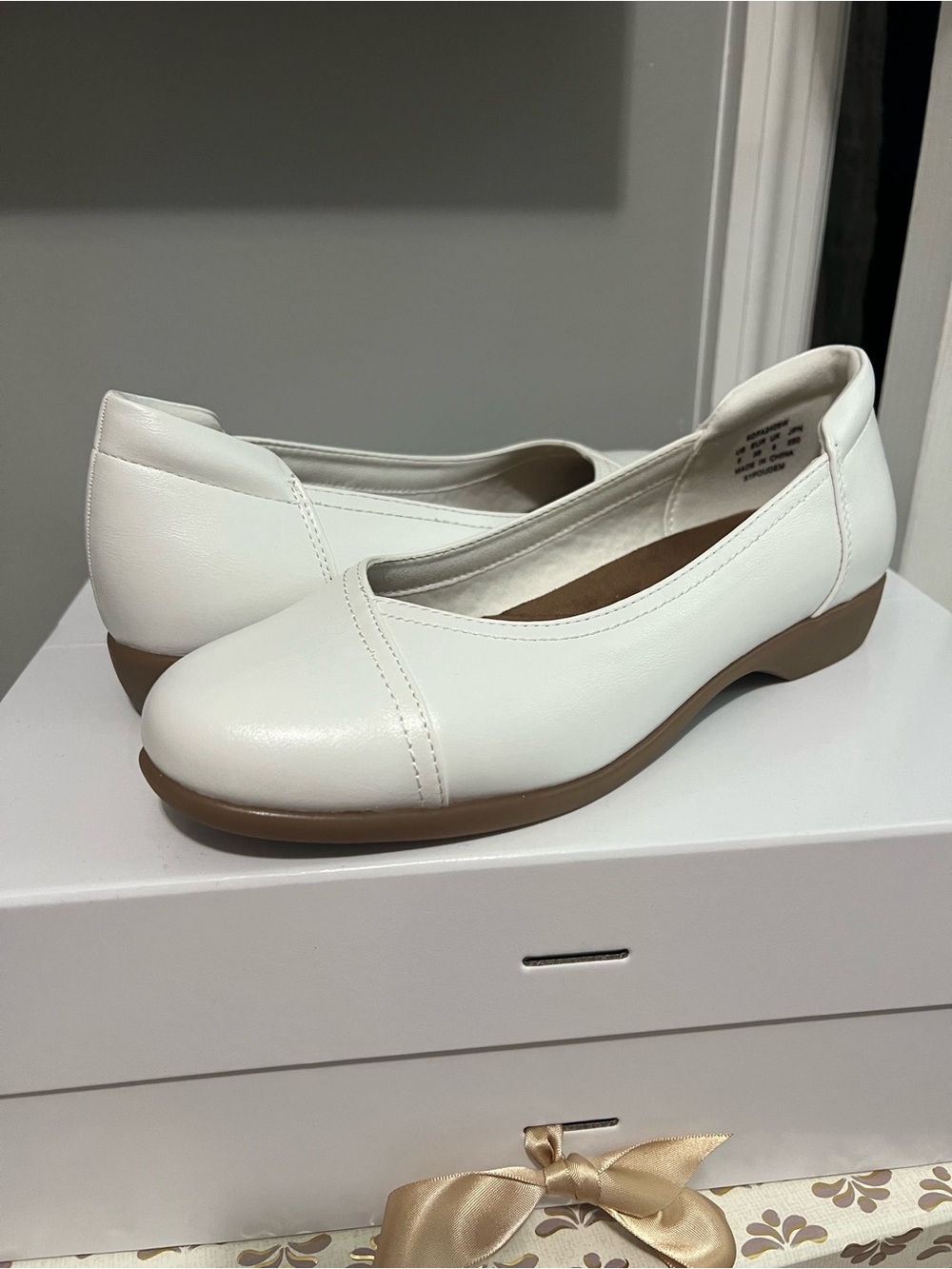 Dream Pairs White Slip-On Comfort Flats with Tan Sole